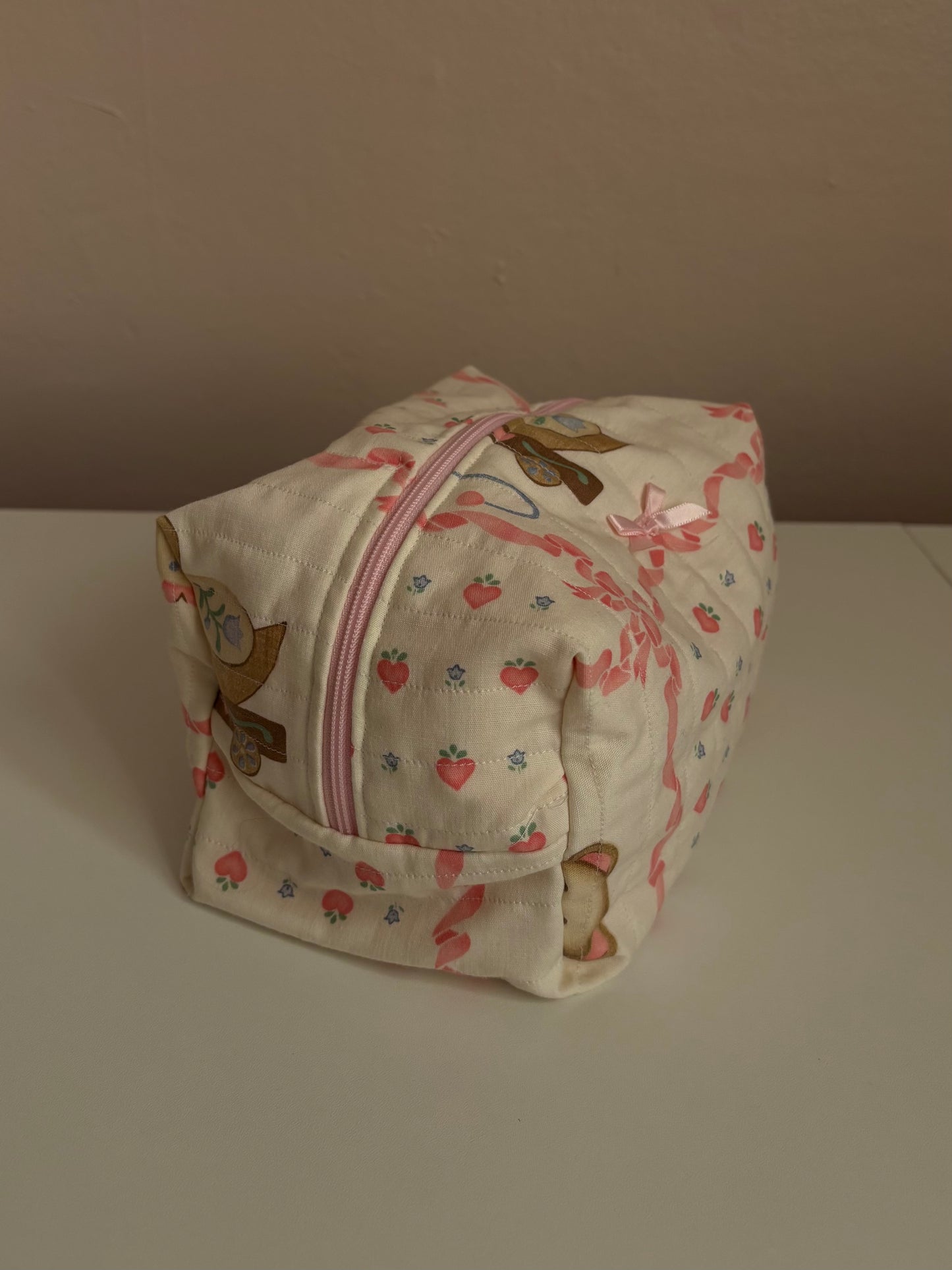 Teddy kiss makeup bag