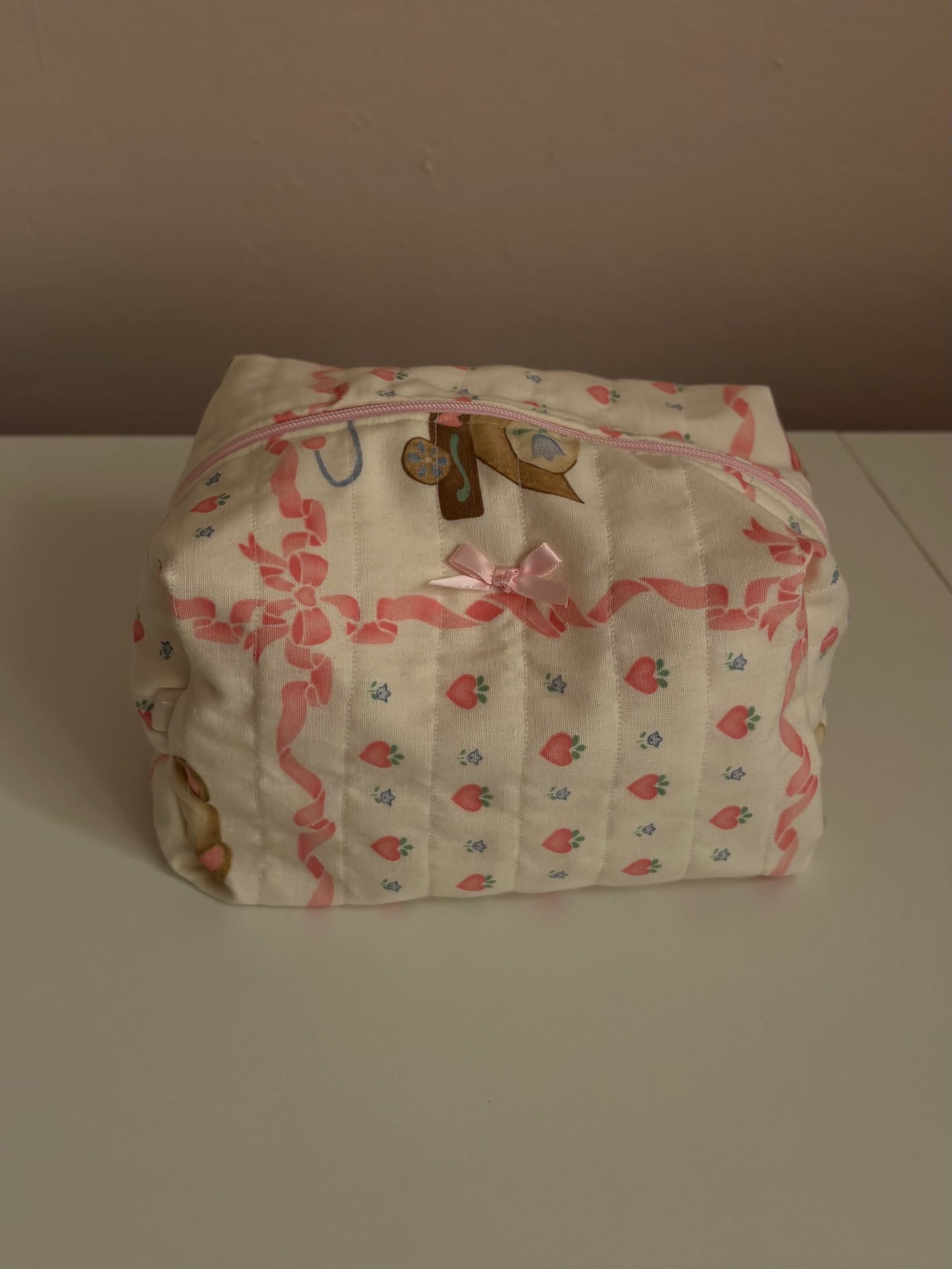 Teddy kiss makeup bag