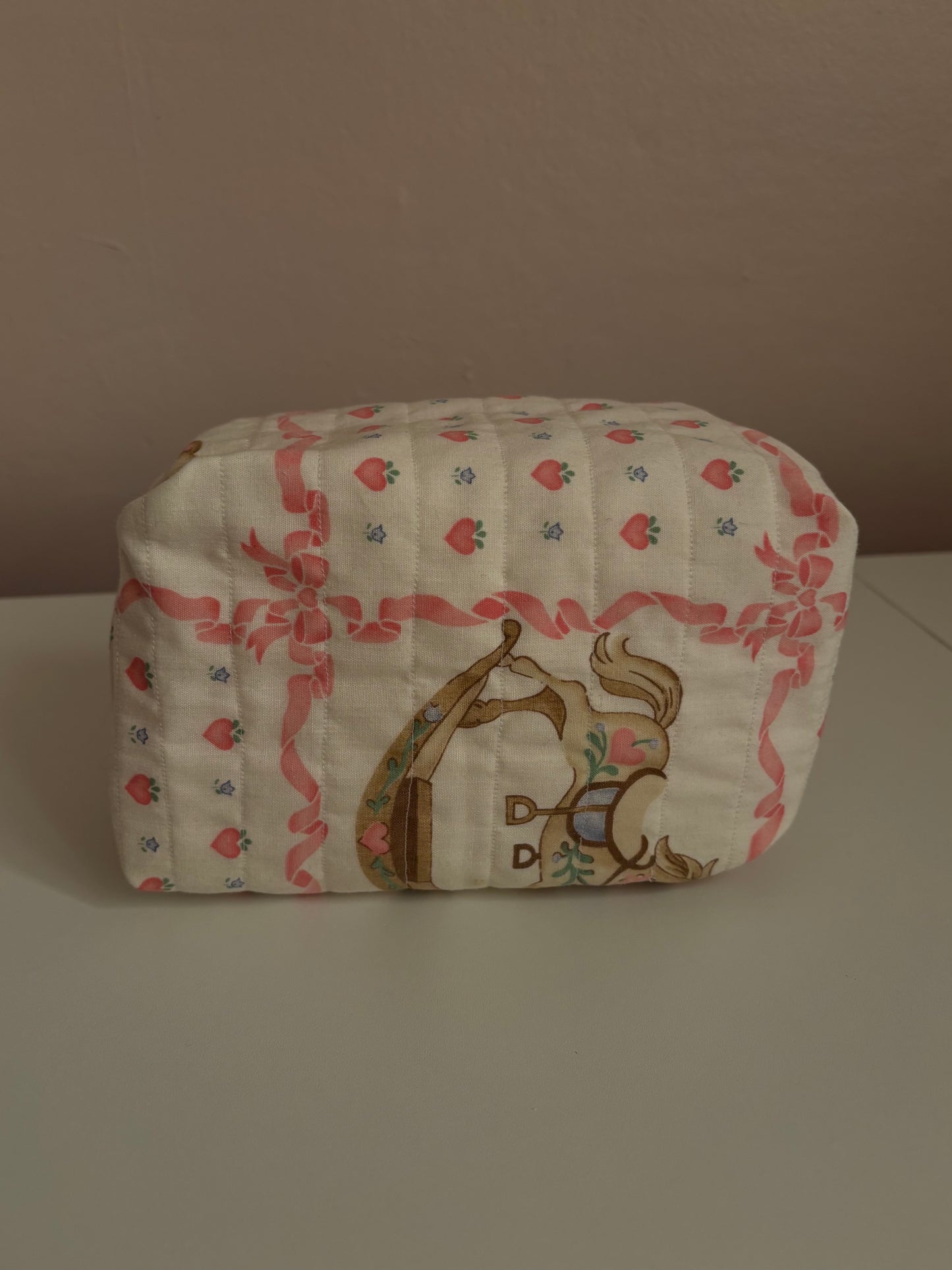 Teddy kiss makeup bag