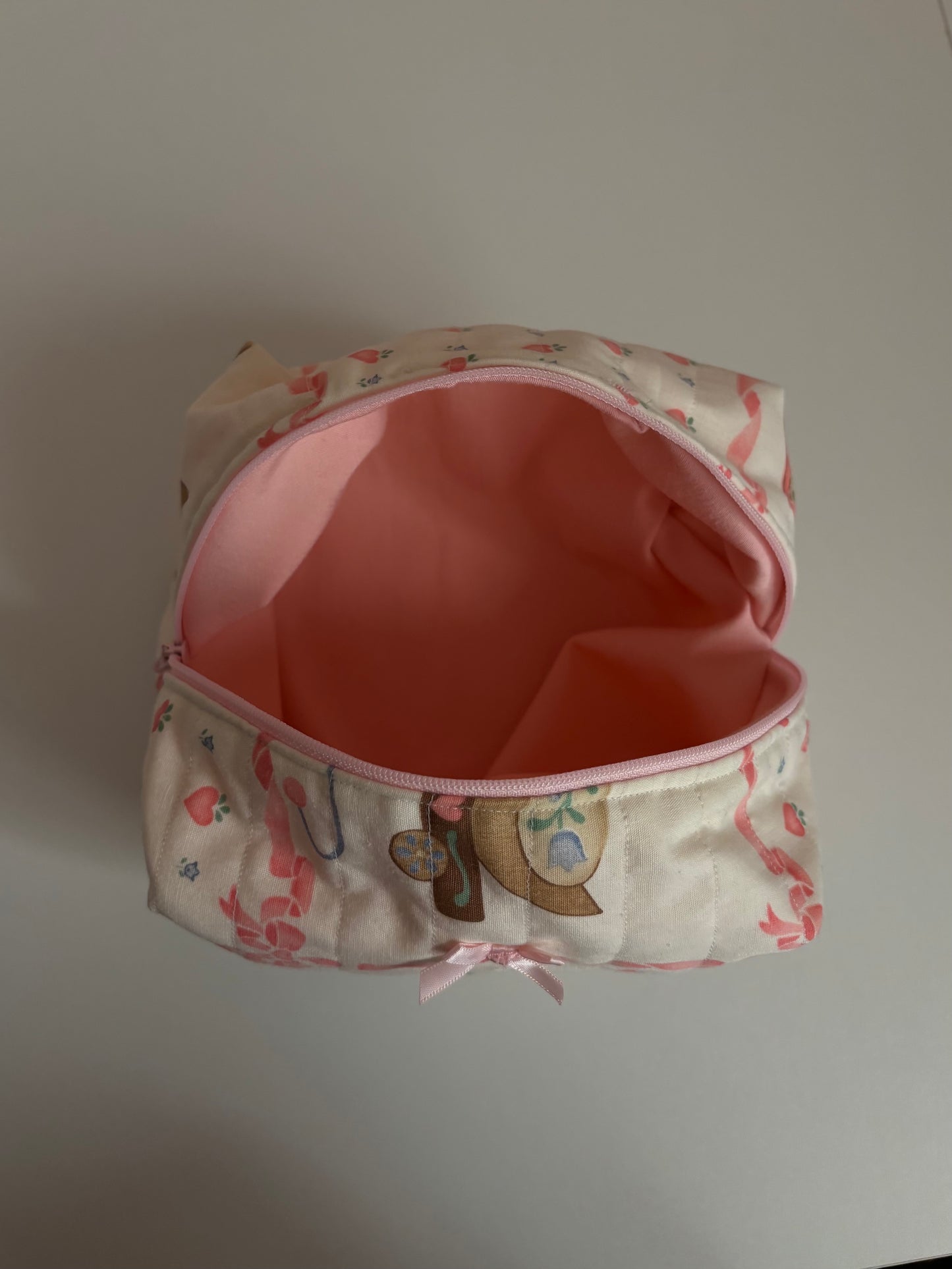 Teddy kiss makeup bag